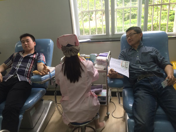 台州公司组织员工为受伤员工献血